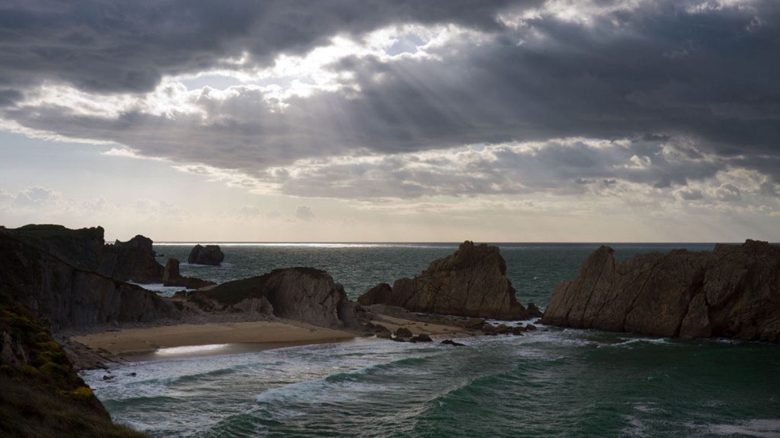 El tiempo: Descenso de temperaturas en el norte peninsular y precipitaciones localmente fuertes | RTVE Play