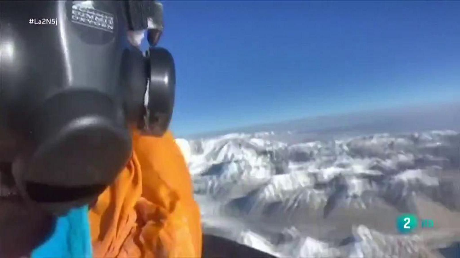 La 2 Noticias: El Everest se convierte en un vertedero | RTVE Play