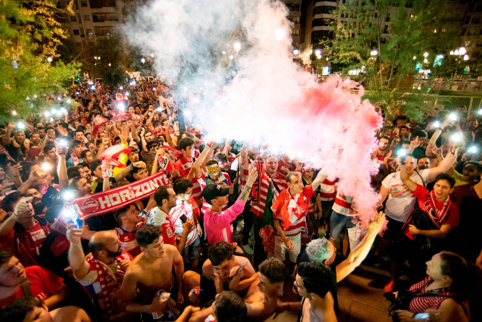 Granada entera celebra el ascenso de su equipo a Primera -RTVE.es | Ver