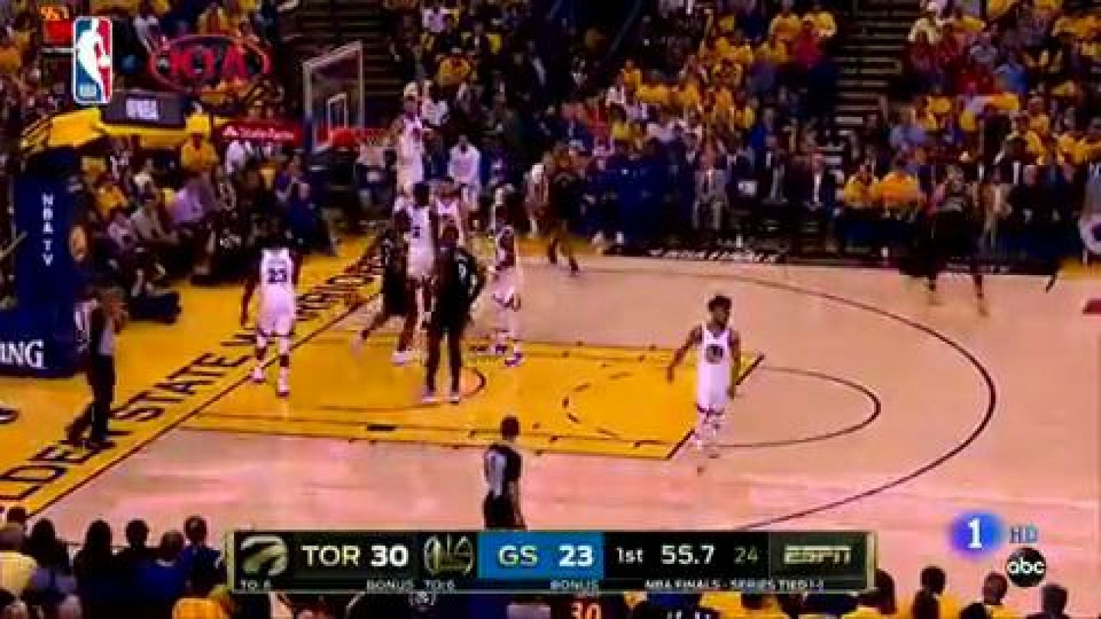 El alero Kawhi Leonard, con 30 puntos, ha encabezado el ataque de los Raptors de Toronto que se han impuesto de visitantes por 109-123 a los diezmados Warriors de Golden State en el Tercer Partido de las Finales de la NBA y se han puesto con ventaja