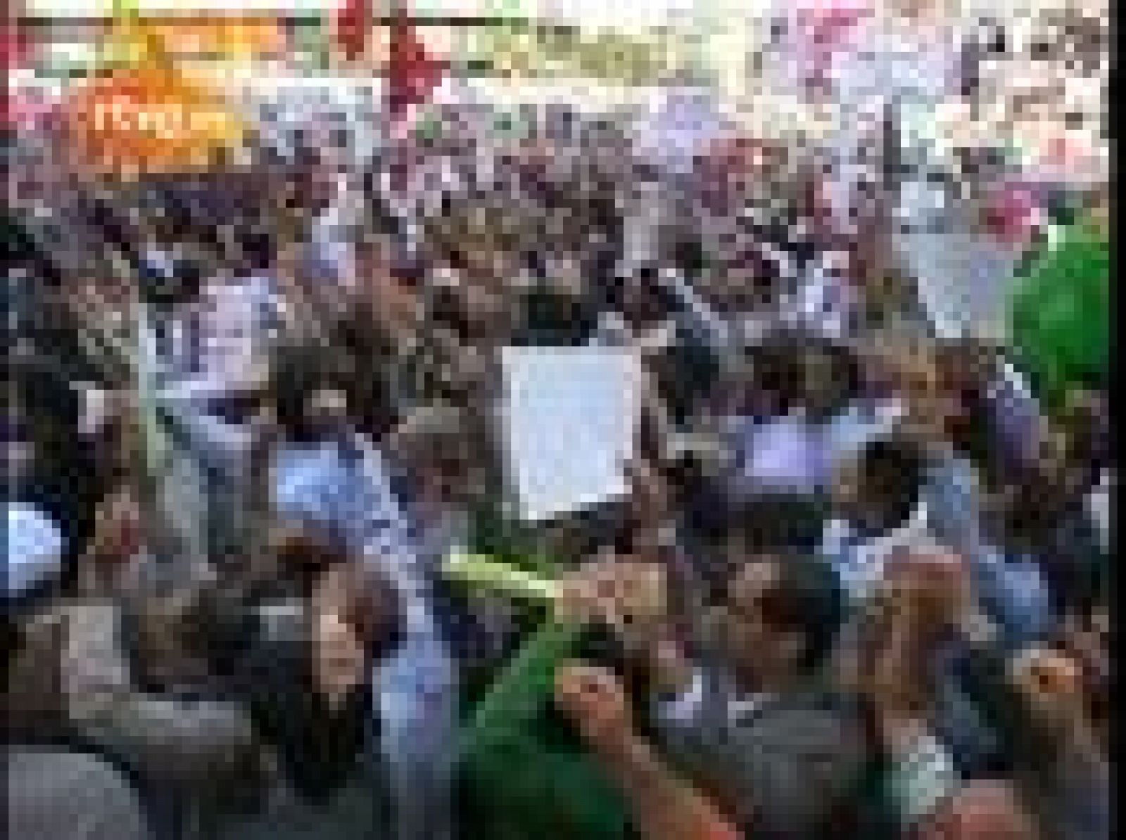 Los partidarios del presidente reelegido, Ahmadineyad, se han manifestado en el centro de la capital iraní, mientras que los seguidores del líder reformista Mousaví lo han hecho en el norte de la ciudad.