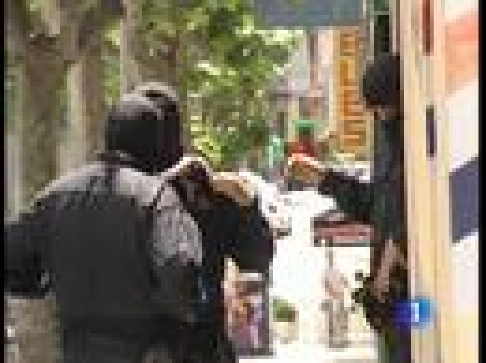 Operación de los Mossos d'Esquadra contra las mafias chinas en Mataró, Barcelona | Ver