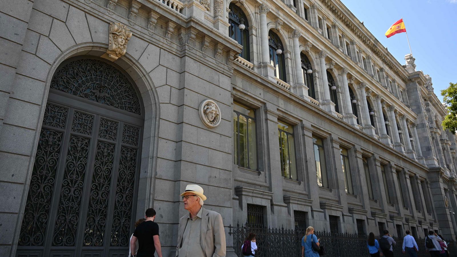 El Banco de España afirma que "la subida del salario mínimo terminará teniendo un impacto negativo en el empleo"