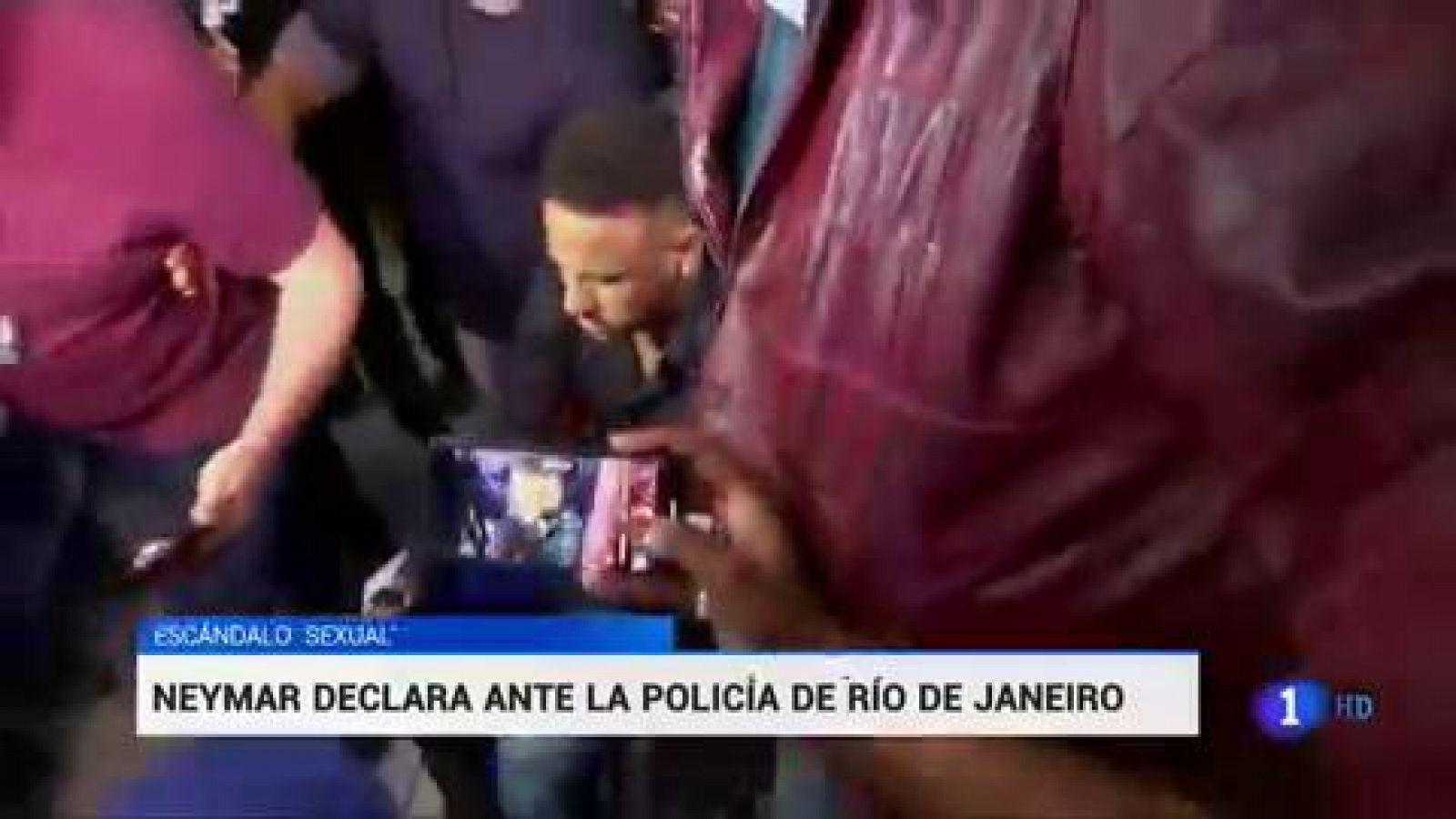 Neymar declara en Río por la divulgación de imágenes  íntimas de la joven que le acusa de violación - RTVE.es