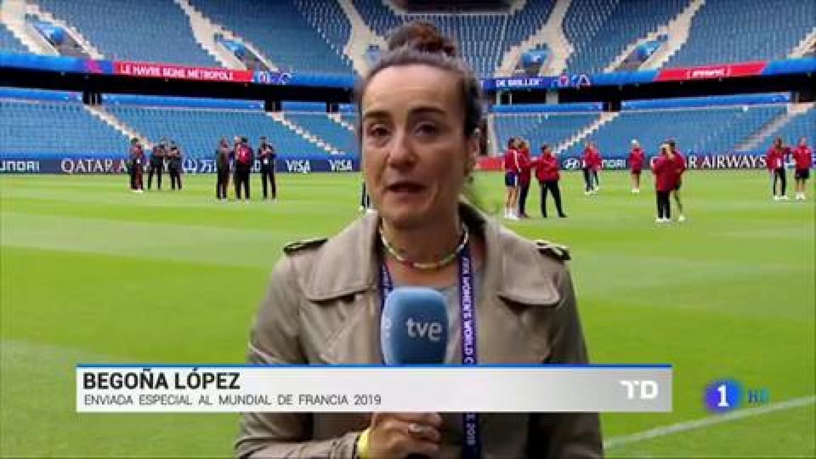 Telediario 1: Las jugadoras de la selección se familiarizan con el césped de Le Havre en el que debutarán | RTVE Play