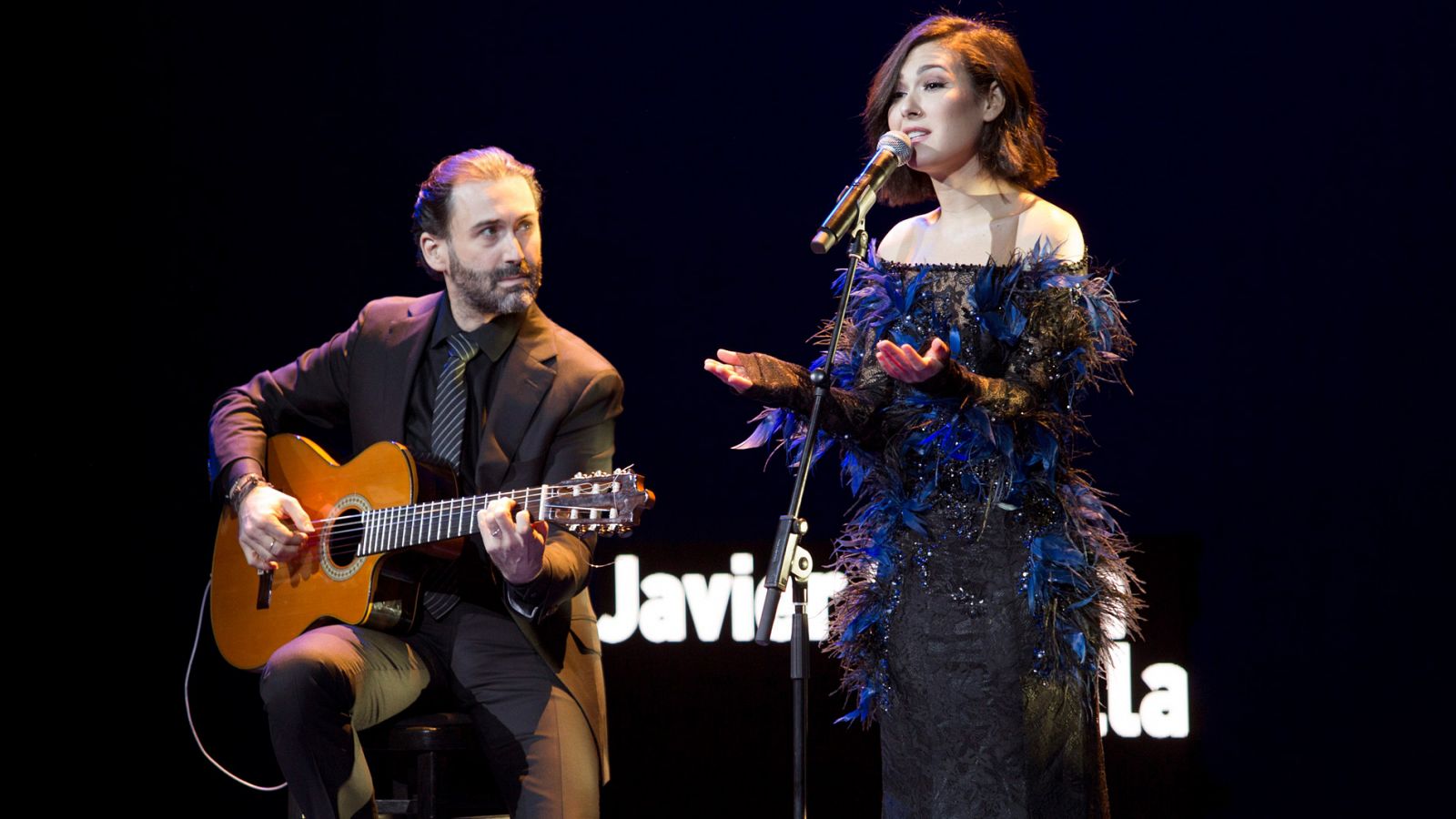 Telediario 1: Javier Limón celebra veinte años en la música | RTVE Play