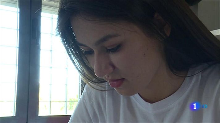 Telediario 1 - Después de huir de Crimea ha conseguido el mejor expediente académico de 4º de la ESO de Sevilla