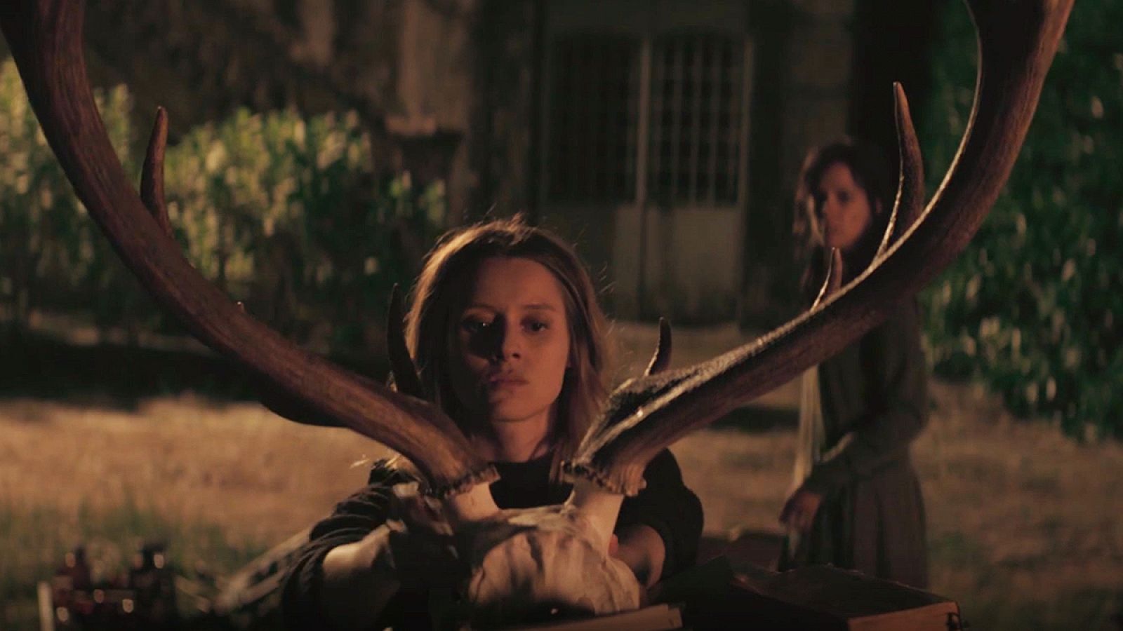 Así es 'La influencia', terror y suspense con Emma Suárez, Manuela Vellés y Maggie Civantos | Ver