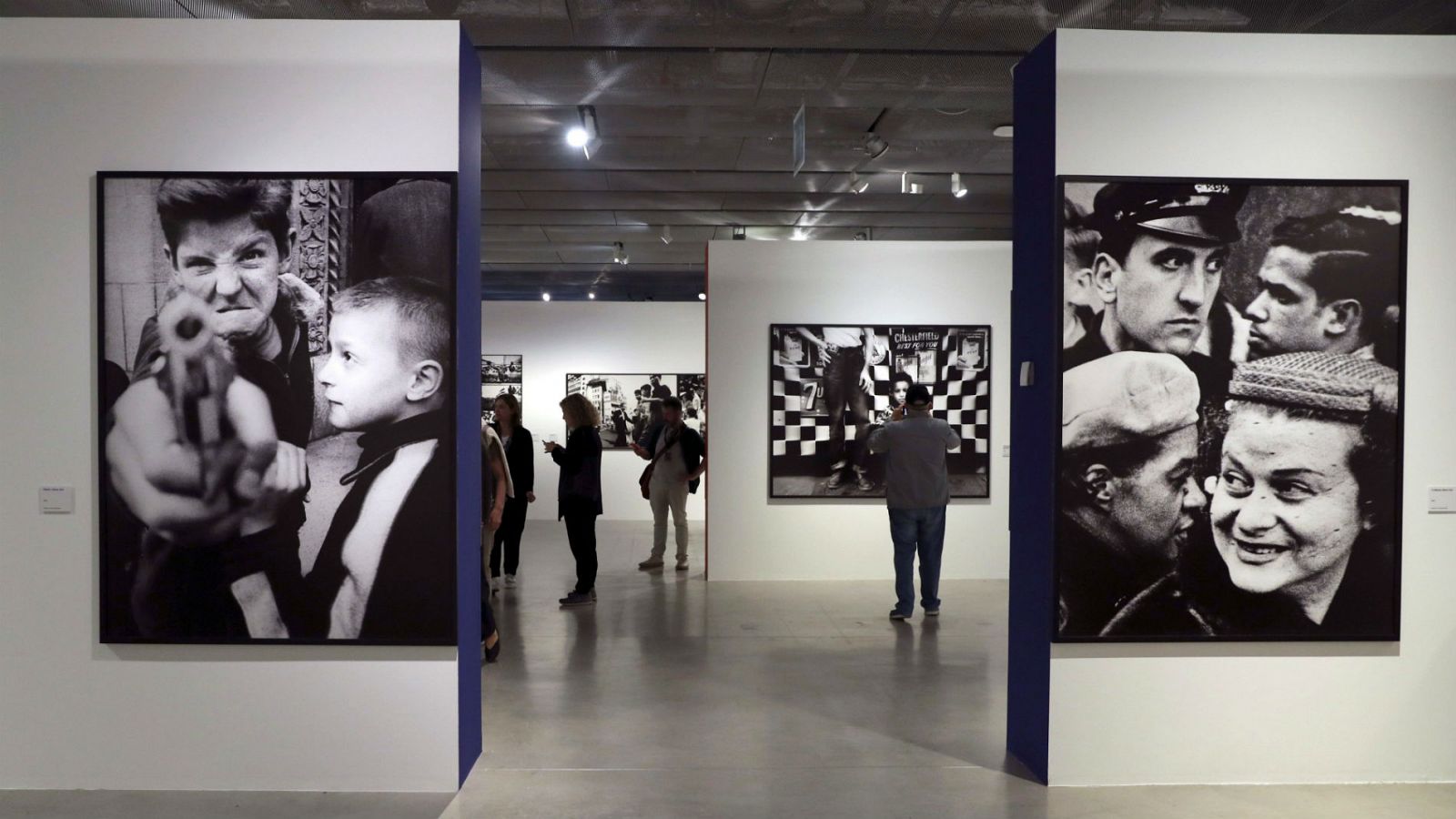 Fotografía: Se inaugura una exposición con 200 obras del polifacético William Klein