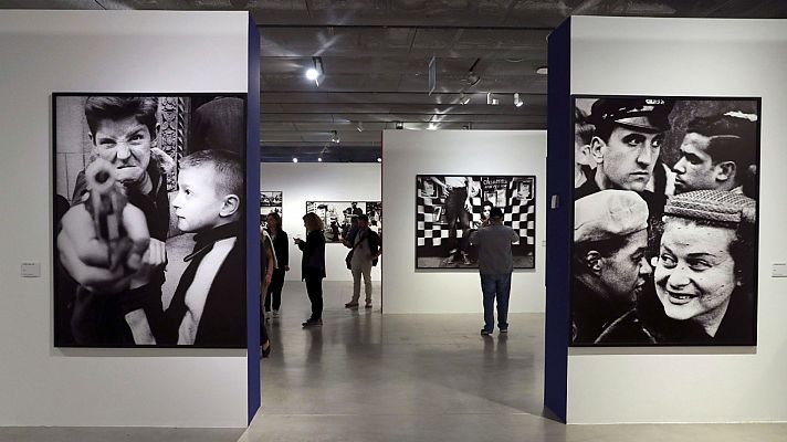 Telediario 1 - Una exposición trae 200 obras del fotógrafo William Klein