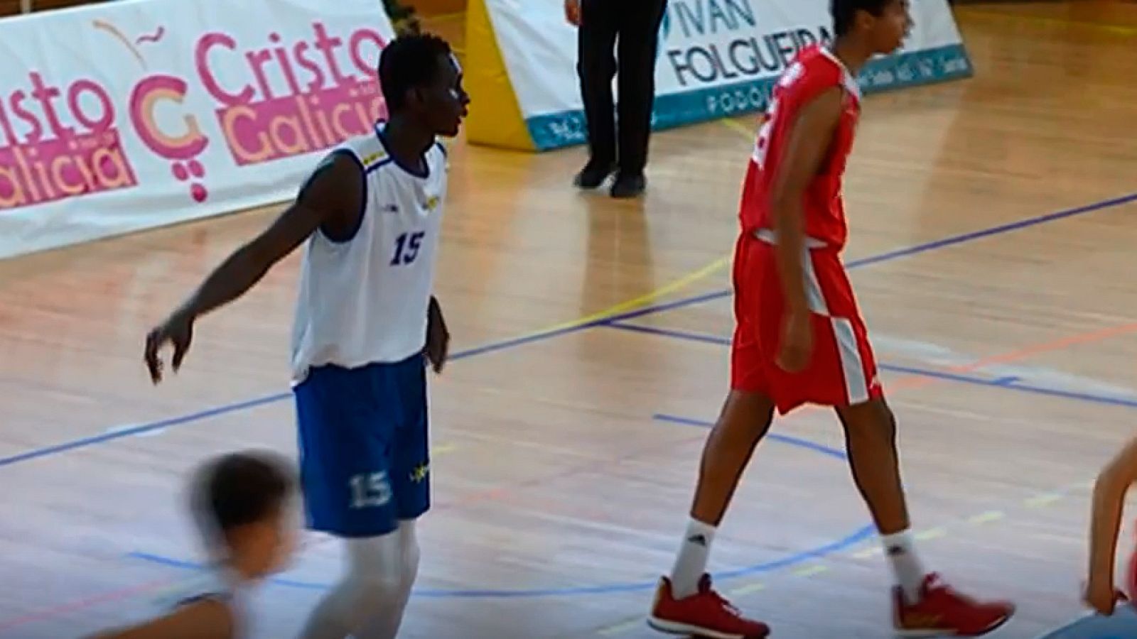 Un pequeño 'gigante' de Mali que triunfa en el baloncesto español