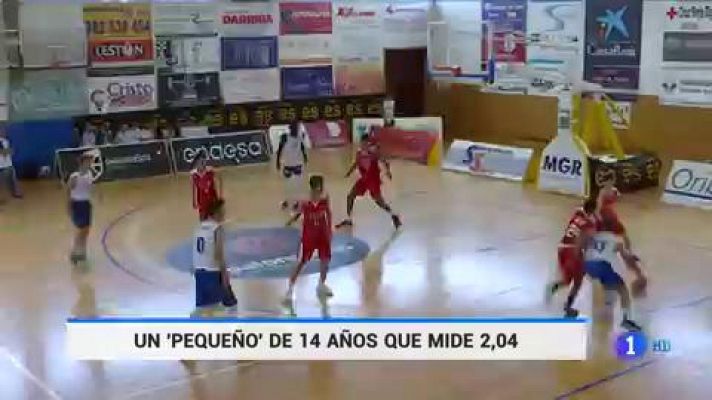 Telediario 1 - Un pequeño 'gigante' de Mali que triunfa en el baloncesto español