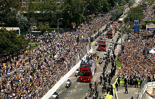 Baloncesto en RTVE - Paseo triunfal de Los Lakers