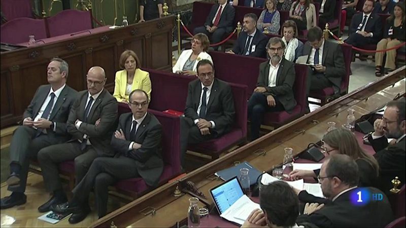 La defensa de Cuixart enmarca las protestas en el derecho de reuni�n y la de Forcadell rechaza incluso la desobediencia