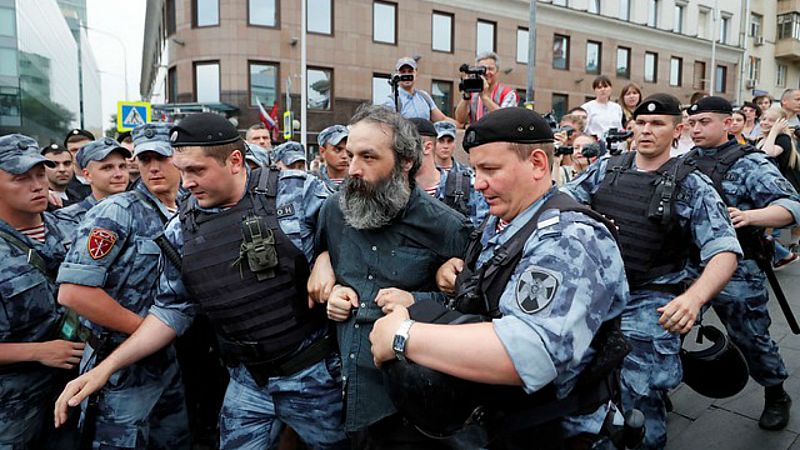 Numerosos detenidos en Rusia por apoyar al periodista Ivan Golunov