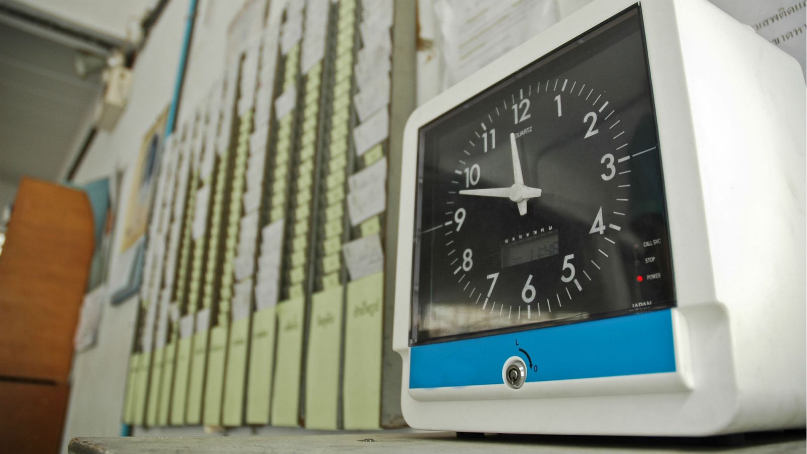Empresas: el registro horario presenta dificultades después de un mes - RTVE.es