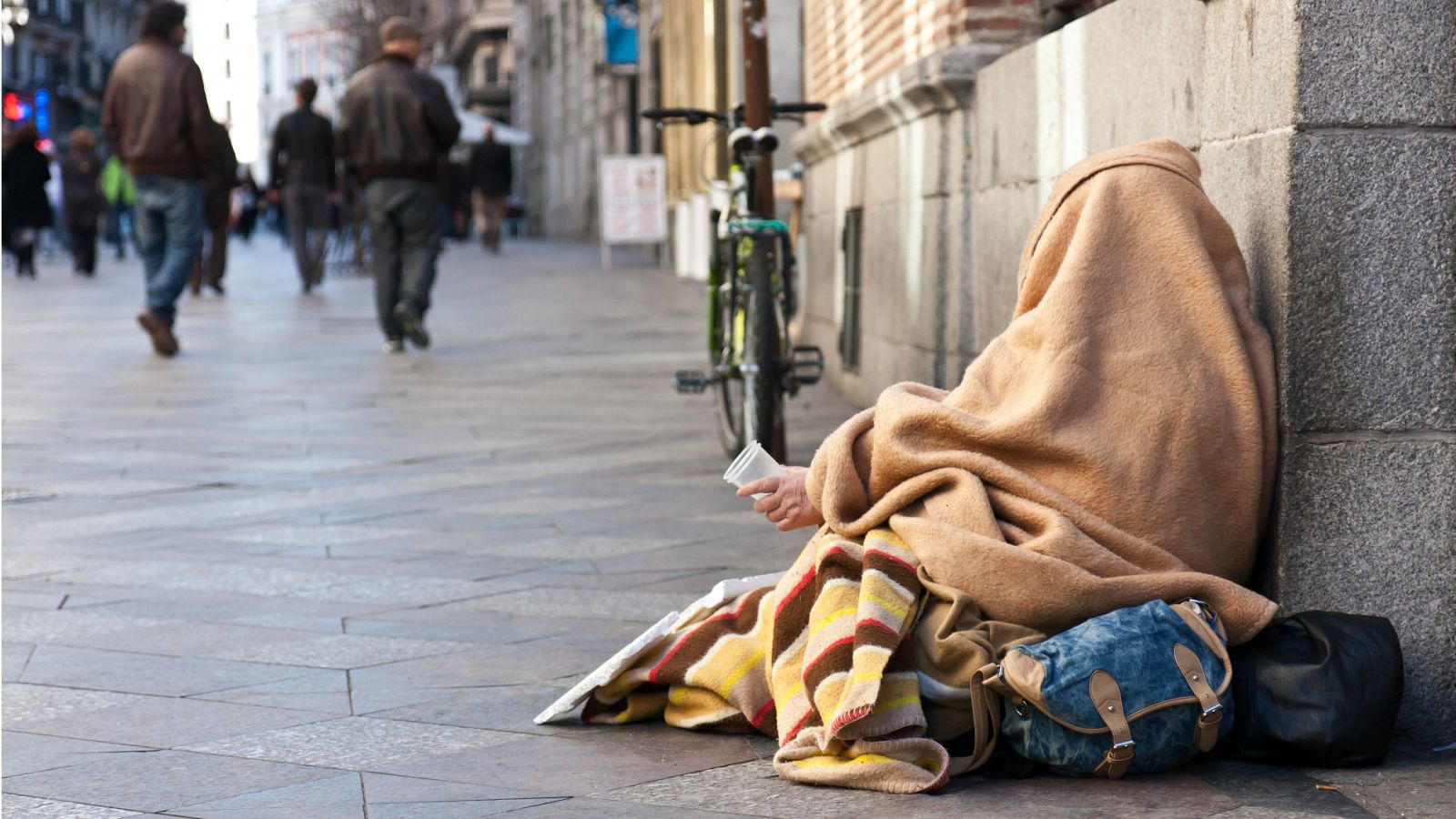 Pobreza: Ocho millones y medio de personas están en exclusión social en España - RTVE.es