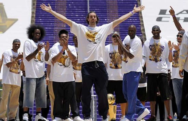 Baloncesto en RTVE - Pau, aclamado en Los Ángeles