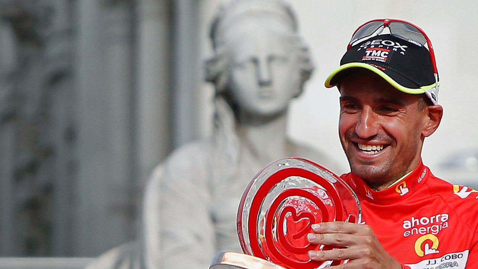 Juanjo Cobo pierde la Vuelta 2011 tras ser descalificado por dopaje