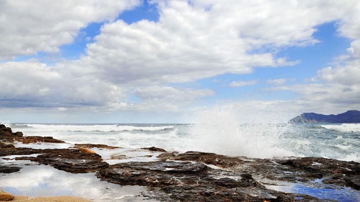 El tiempo - Vientos de poniente con intervalos de fuerte en el Estrecho y Alborán