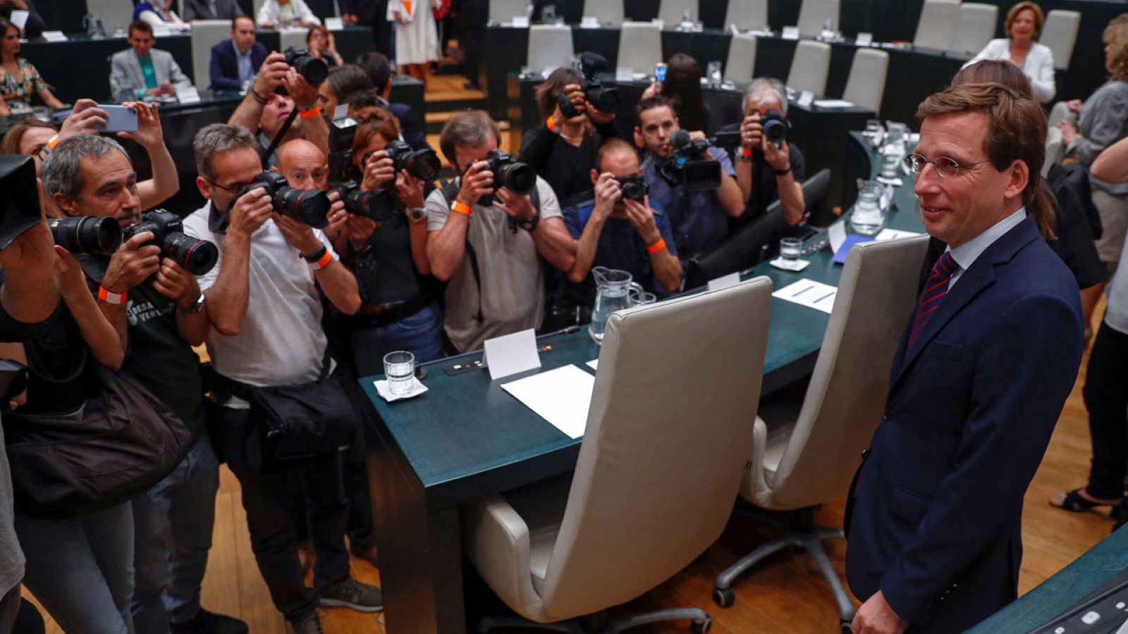 Almeida, elegido alcalde de Madrid con los votos de Ciudadanos y Vox