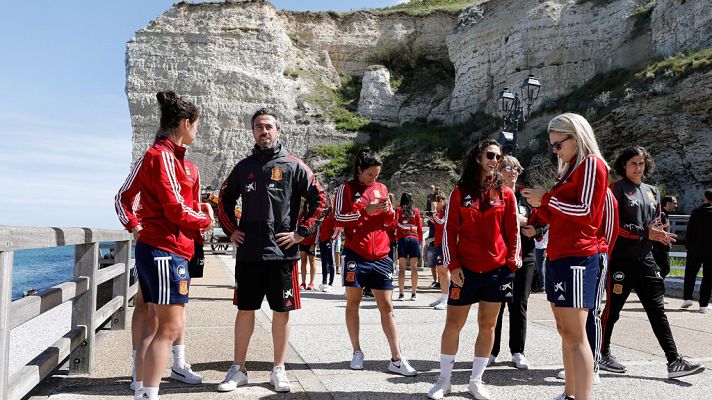 Telediario 1 - La selección española se relaja antes del partido ante China