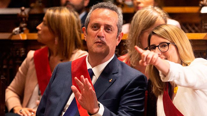 Informativo 24h - Forn, recibido con abrazos en el salón de plenos del Ayuntamiento de Barcelona