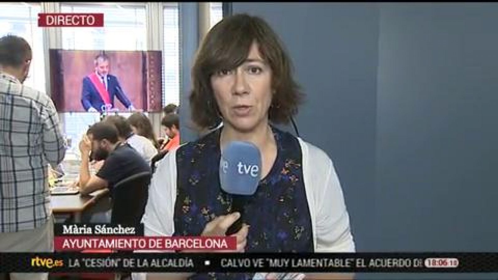 Constitución Ayuntamientos: Ada Colau revalida la alcaldía de Barcelona con el apoyo de PSC y Valls - RTVE.es