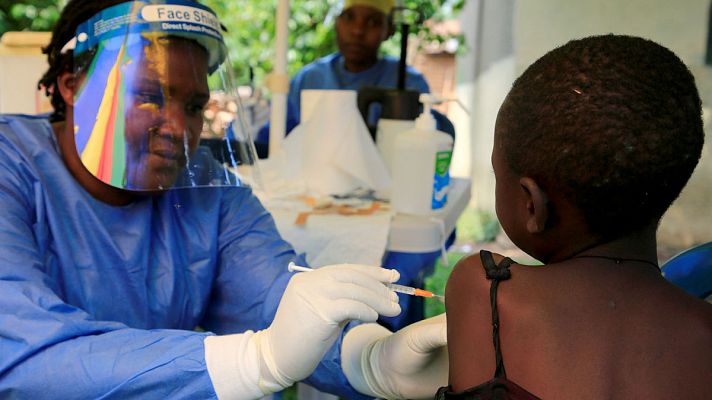 Uganda probará una nueva vacuna experimental para evitar la expansión del ébola