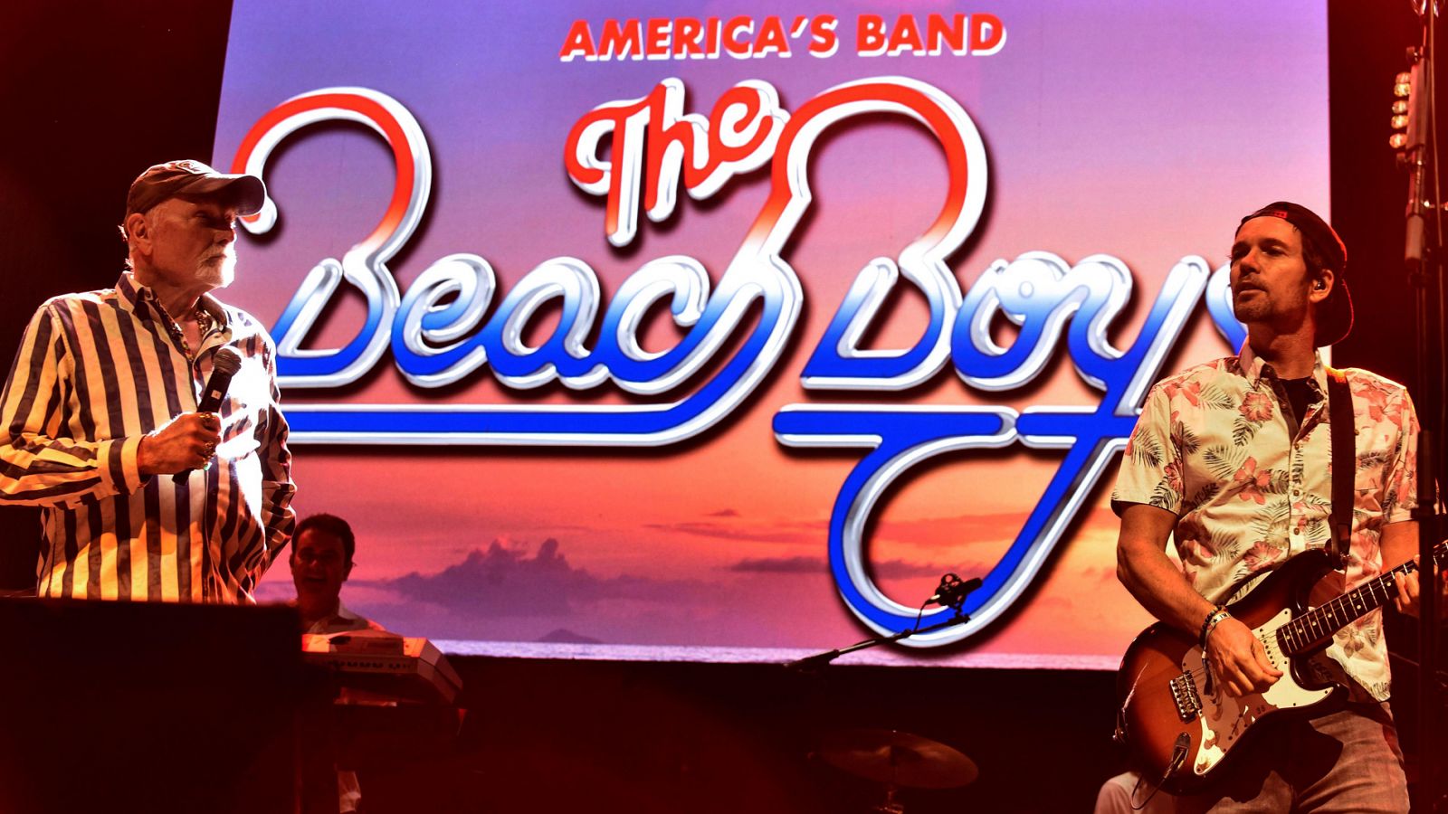 Telediario 1: La mítica banda californiana The Beach Boys lleva a Bilbao su rock surfero | RTVE Play