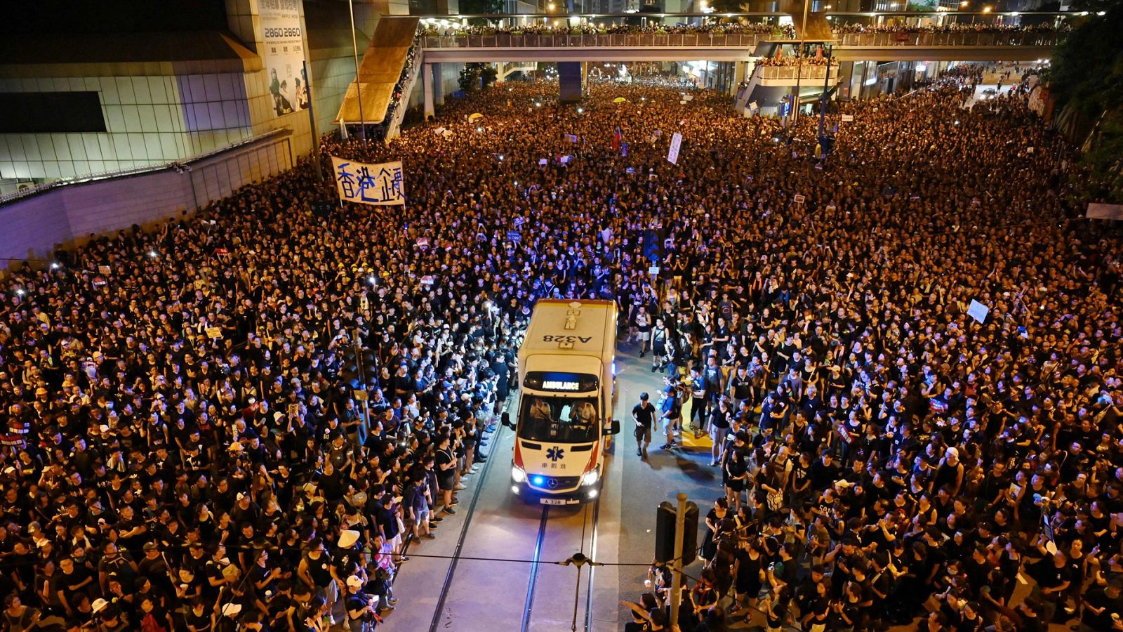 Resultado de imagen para Fotos del domingo de las manifestaciones en el centro de Hong Kong,