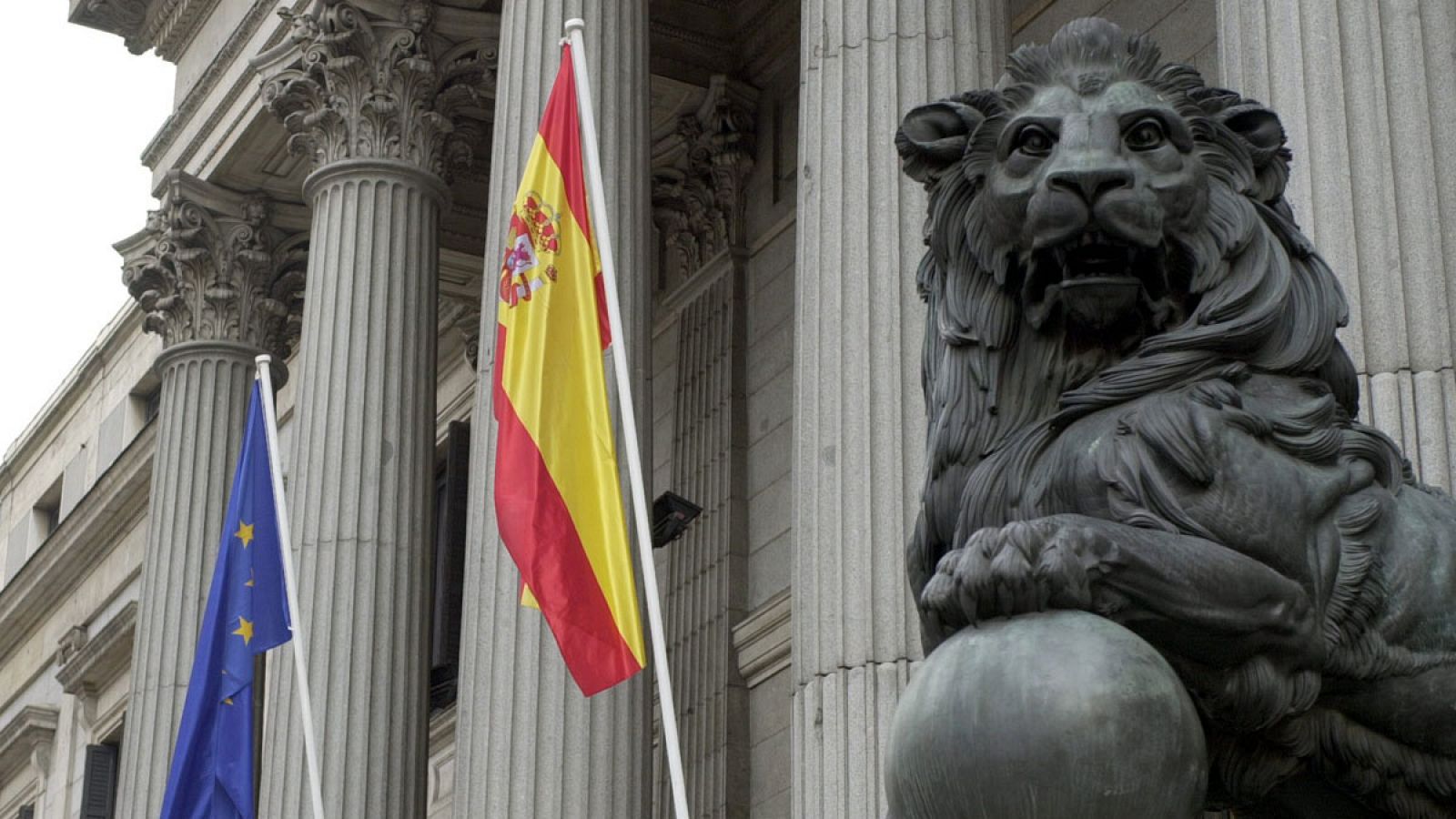 Los eurodiputados electos tienen que recoger este lunes sus actas en el Congreso