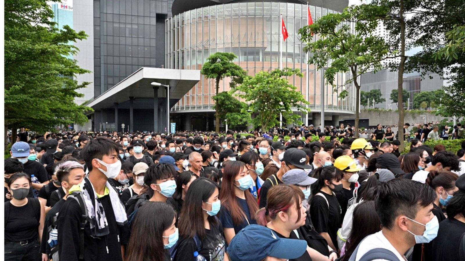 Telediario 1: Aumentan las protestas contra la jefa del Gobierno en las calles de Hong Kong | RTVE Play
