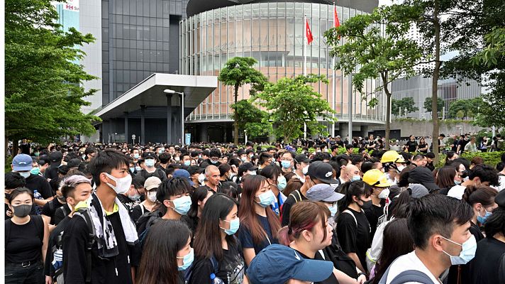 Aumentan las protestas contra la jefa del Gobierno en las calles de Hong Kong