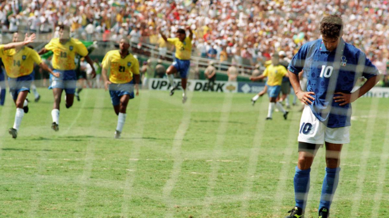 Roberto Baggio falla el penalti decisivo contra Brasil en la final de USA'94