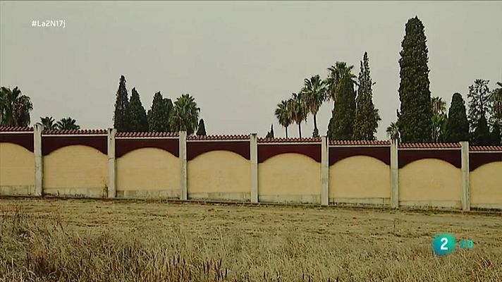 La 2 Noticias - Miquel González fotografía fosas comunes