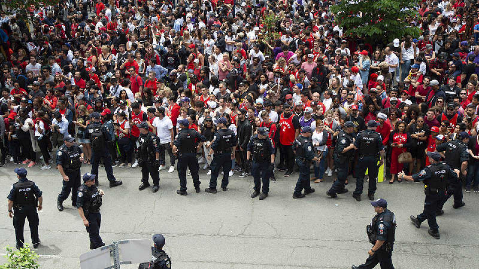 Al menos dos heridos graves en Toronto durante la celebración del título de la NBA de los Raptors