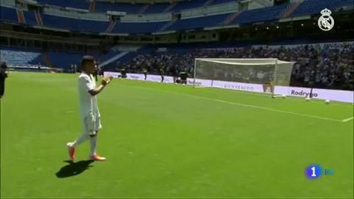 Telediario 1 - Rodrygo promete trabajar con "ilusión y humildad" en el Real Madrid