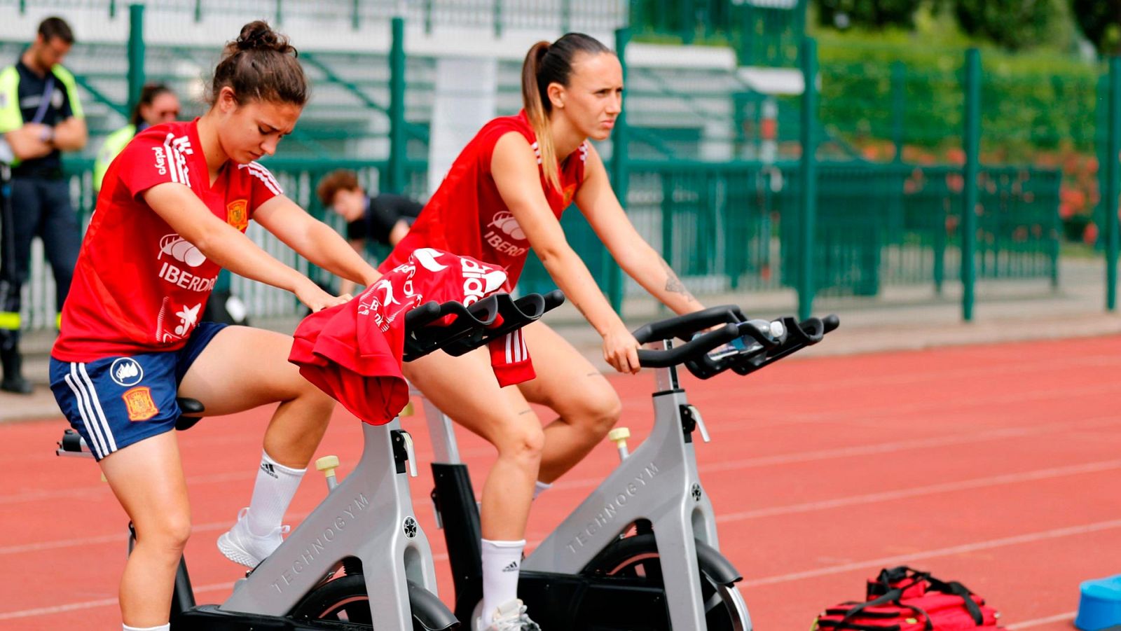 La selección llega a Reims para seguir haciendo historia - Informativo 24h | Ver