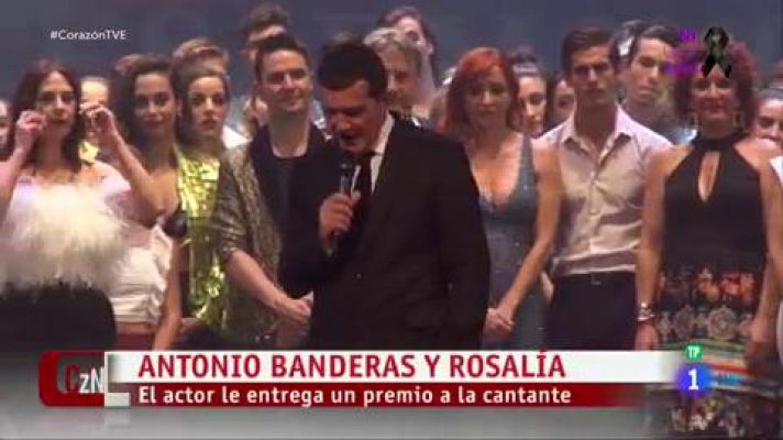 Antonio Banderas y Rosalía cantan juntos 