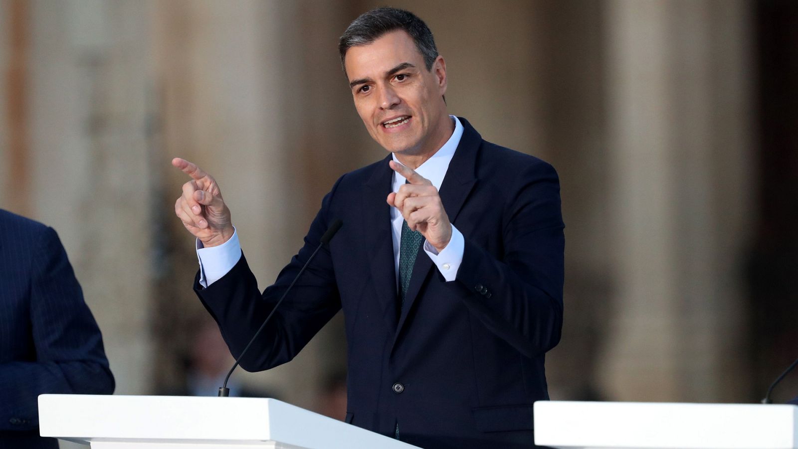 Sánchez descarta ministros de Podemos en el futuro Gobierno y le ofrece cargos intermedios