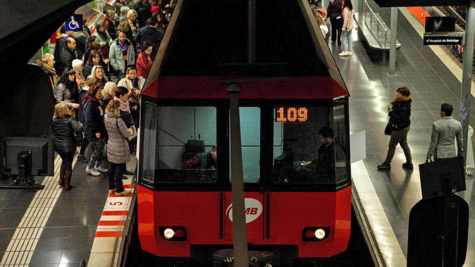 Reciben amenazas por patrullar en el Metro de Barcelona