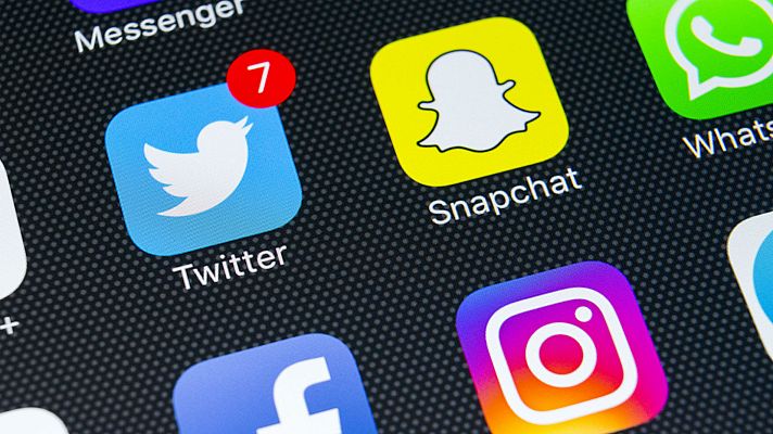 Telediario 1 - Manuel Bartual y Modesto García crean 'La hiloteca'