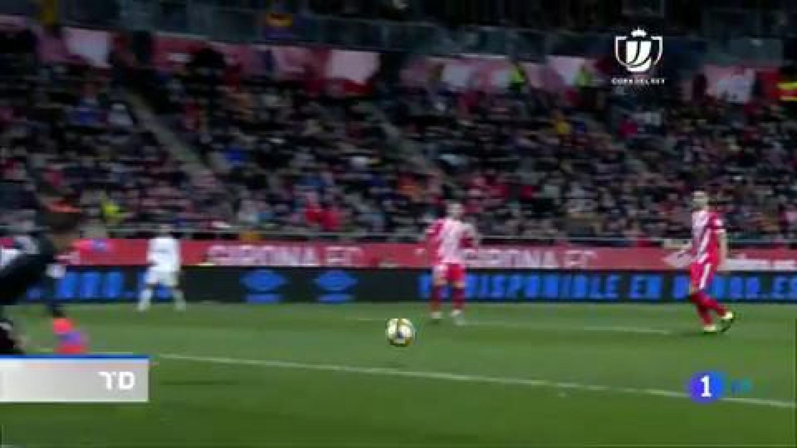 Siguiendo el camino inverso al de su padre, Marcos Llorente cambiará la próxima temporada la camiseta blanca del Real Madrid por la rojiblanca del Atlético, en el que jugará los próximos cinco años.