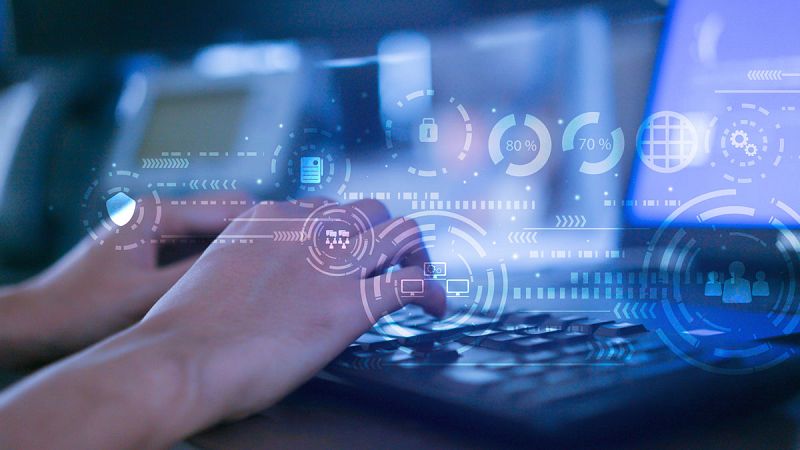 Un millón de ordenadores de todo el mundo con sistema Windows son vulnerables a una nueva ciberamenaza. Se le ha bautizado como Bluekeep. En España puede haber hasta 34.000 equipos expuestos. El parche de seguridad está disponible desde hace algo más