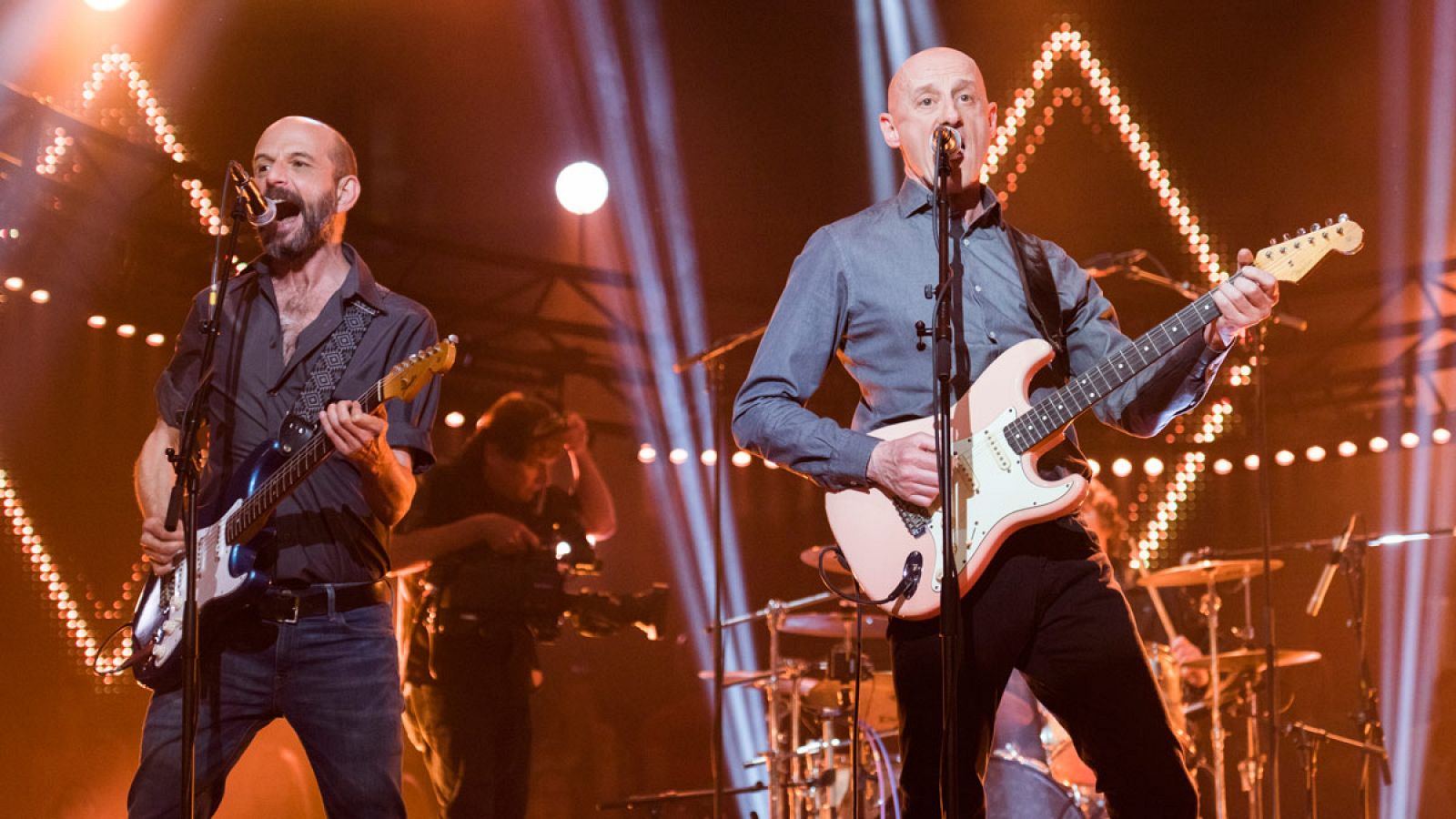 La Hora Musa - Ilegales con Josele Santiago "Mi Calle (de Lone Star)" + "Problema Sexual"