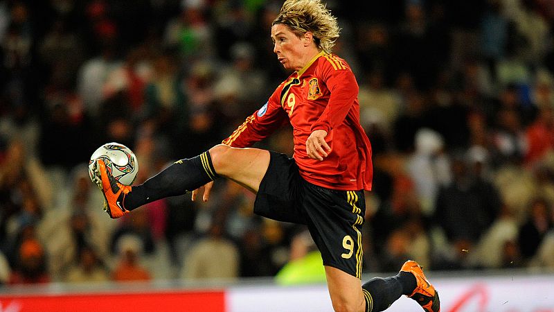 El fundador de su peña, el entrenador que le hizo debutar y sus amigos cercanos han analizado para TVE la retirada de Fernando Torres.