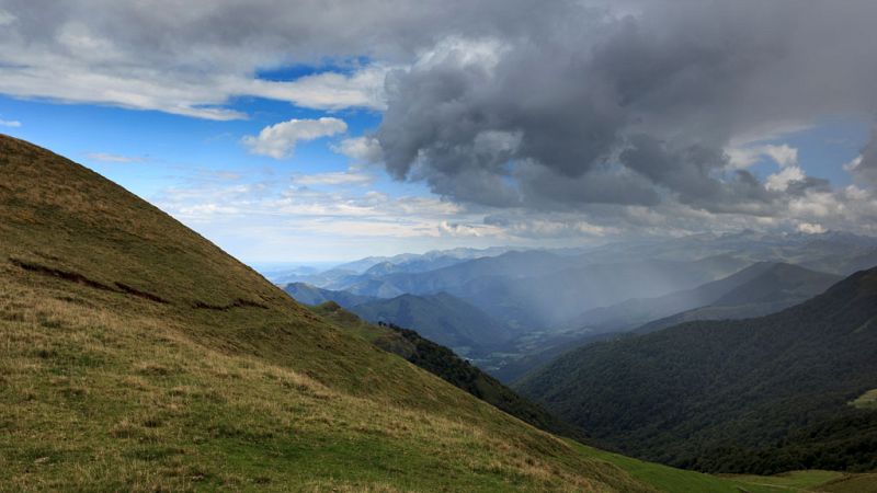 Probables precipitaciones fuertes y persistentes en el Pirineo - ver ahora 