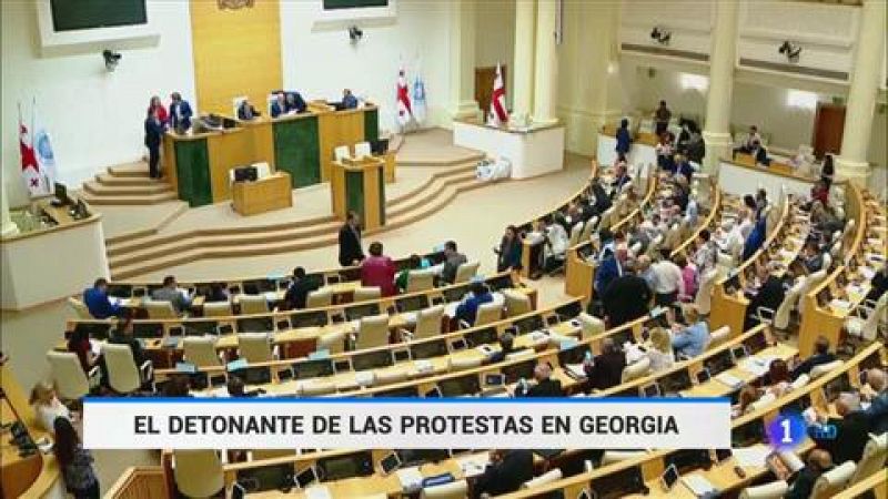 Las manifestaciones para exigir la dimisión del presidente en Georgia se saldan con 240 heridos