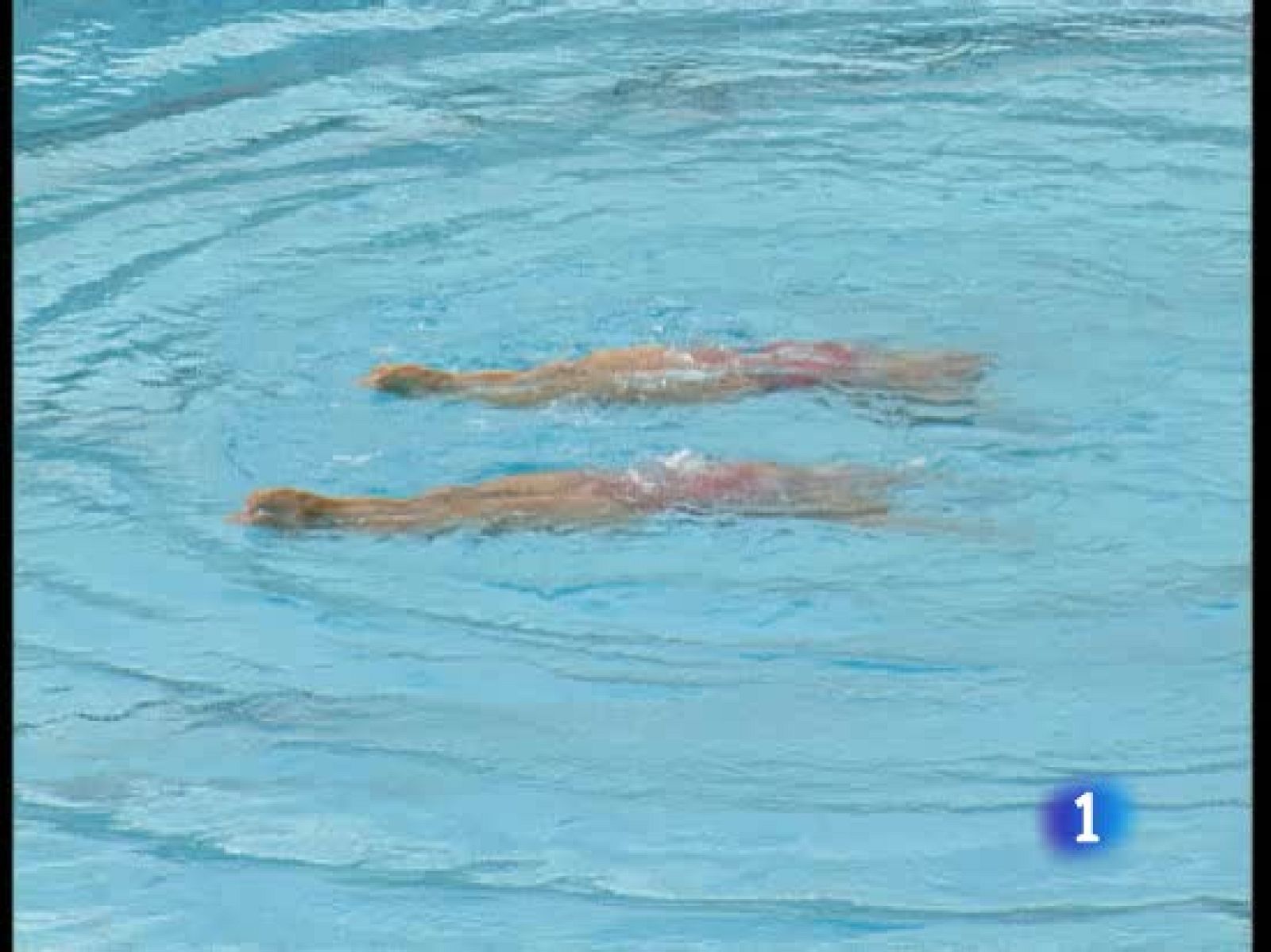 Gemma Mengual y Andrea Fuentes nos enseñan el ejercicio de dúo en natación sincronizada con el que competirán en el Mundial de Roma. 